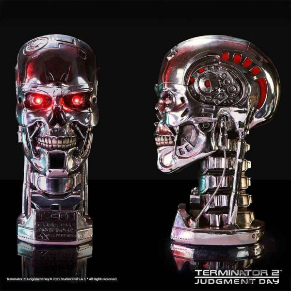 02 T-800 Terminator Light Up Figurine 21cm - Official Collectible
